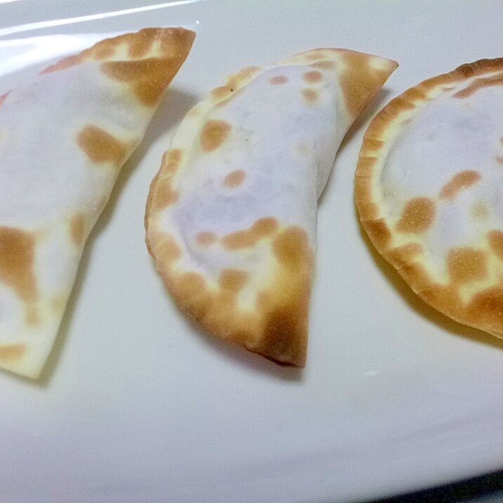 パリッとひとくち！餃子の皮でカルツォーネ風おつまみ